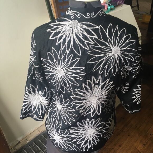 Chico’s Embroidered floral boho professional blazer - Picture 2 of 3